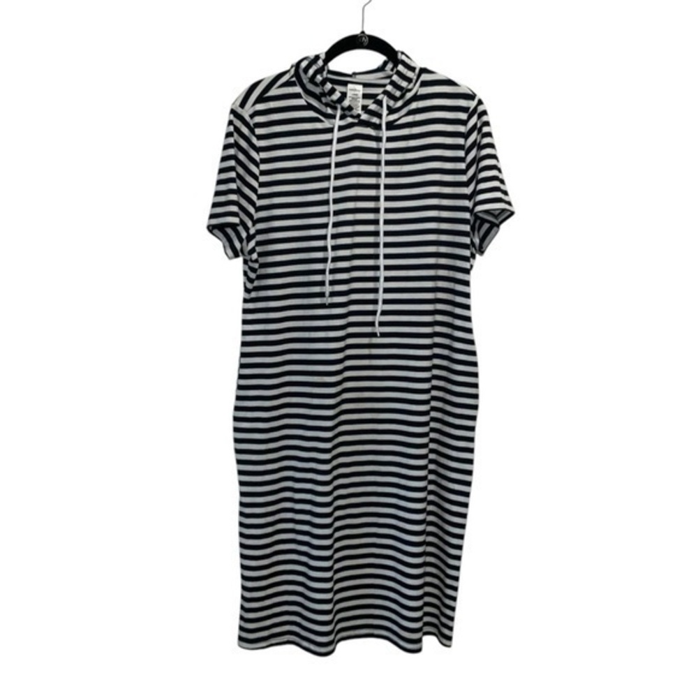 West Loop Black and White Raglan Midi Dress